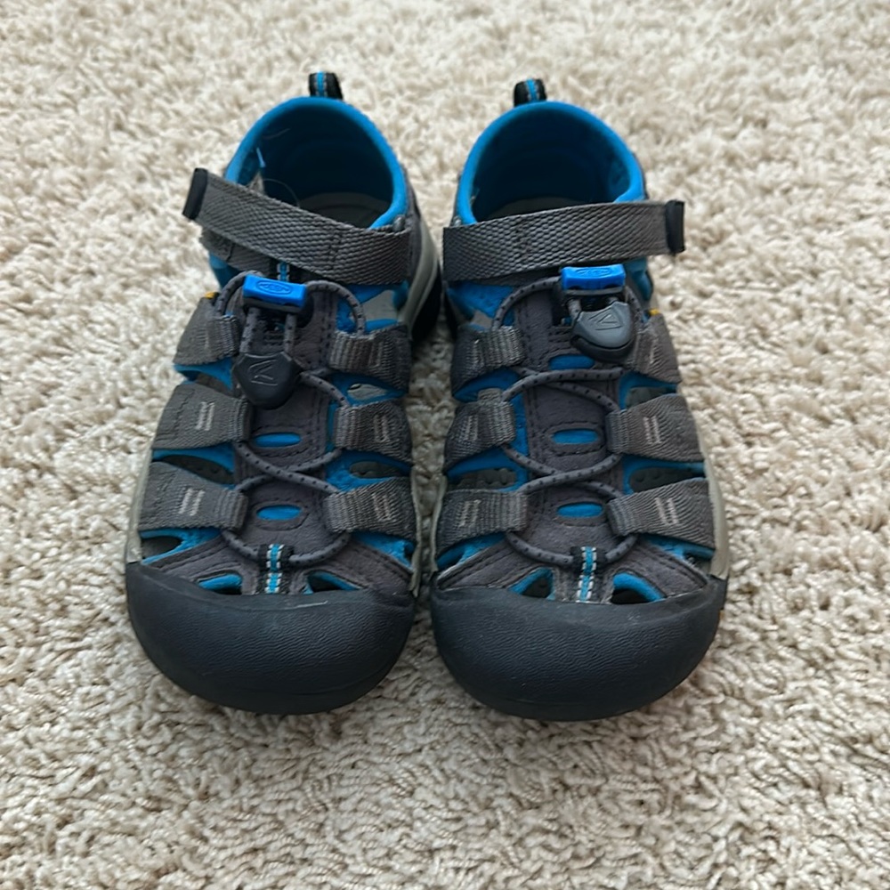 Youth sandals